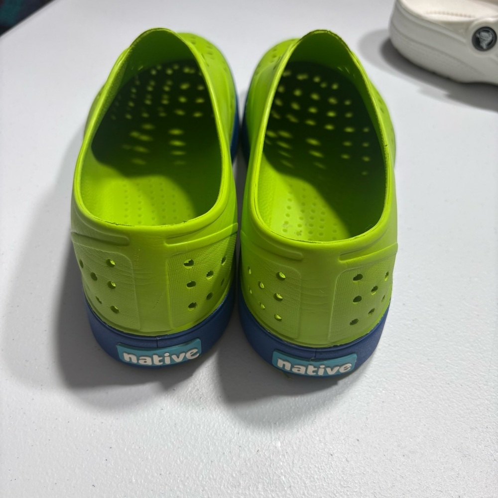 Native Shoes Size J6 Unisex Waters friendly Vegan Resortwear Travel Summer - Picture 3 of 8